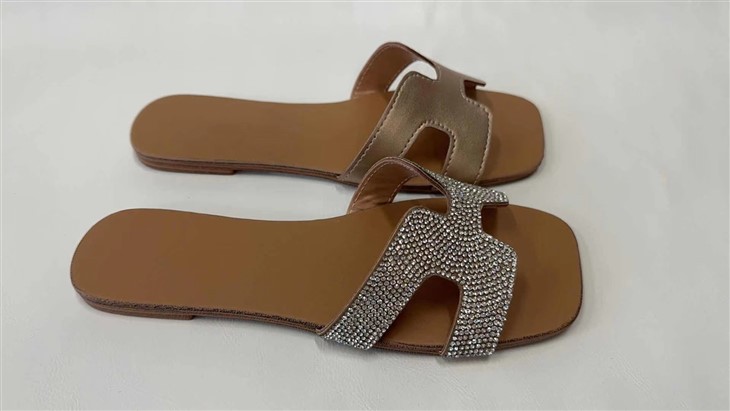 Summer slippers with diamond manufacture